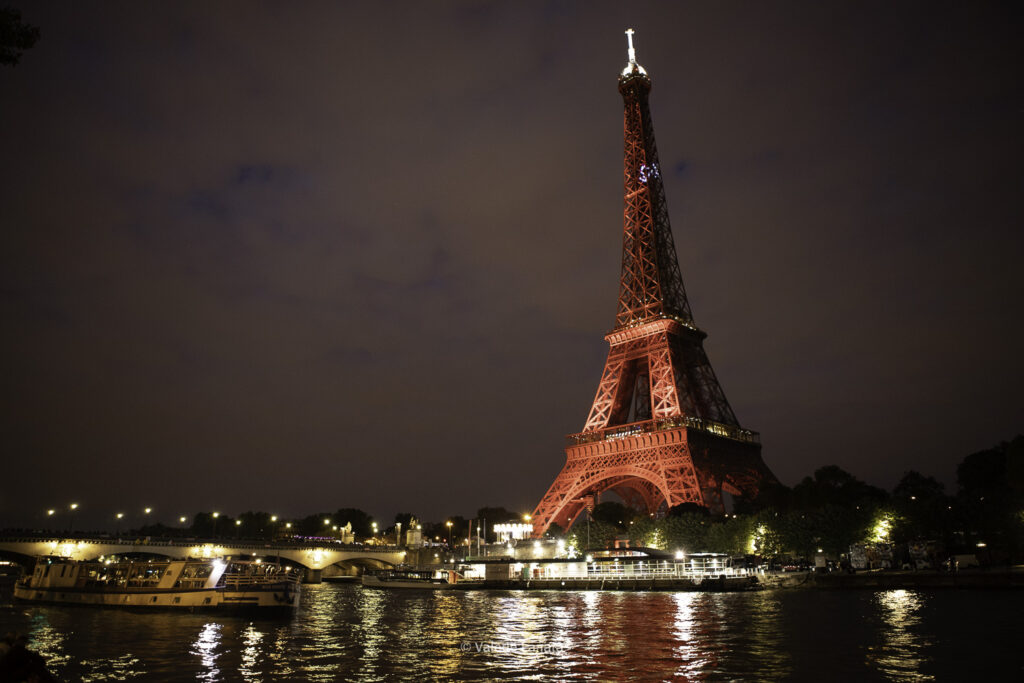 Pour les 130ans de la Tour Eiffel, en 2019 du 15 au 17 mai, un spectable d'illumination de 12mn toutes les heures la nuit a été conçu par Bruno Seillier. Le spectacle retranscrit les grands moments de l'histoire, un hommage aux victimes des attentats des dernières années, et un hommage à Notre Dame de Paris suite à l'incendie du 15 avril 2019.