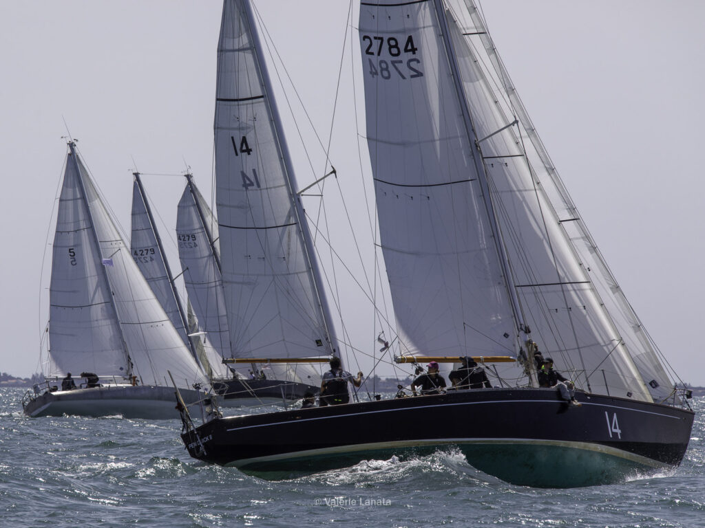 Sur le plan d'eau de Noirmoutier, s'est déroulé du 01 au 03 aout 2025 la régate Noirmoutier Classic. La régate regourpe une flotte de grands cloassiques dont Les 4 Pen Duick, et de nombreuses unités du YCC, ainsi qu'une flotte de métrique (8mJI, 6mJI, 5.5MJ), Requin, Dragon et petits classiques.