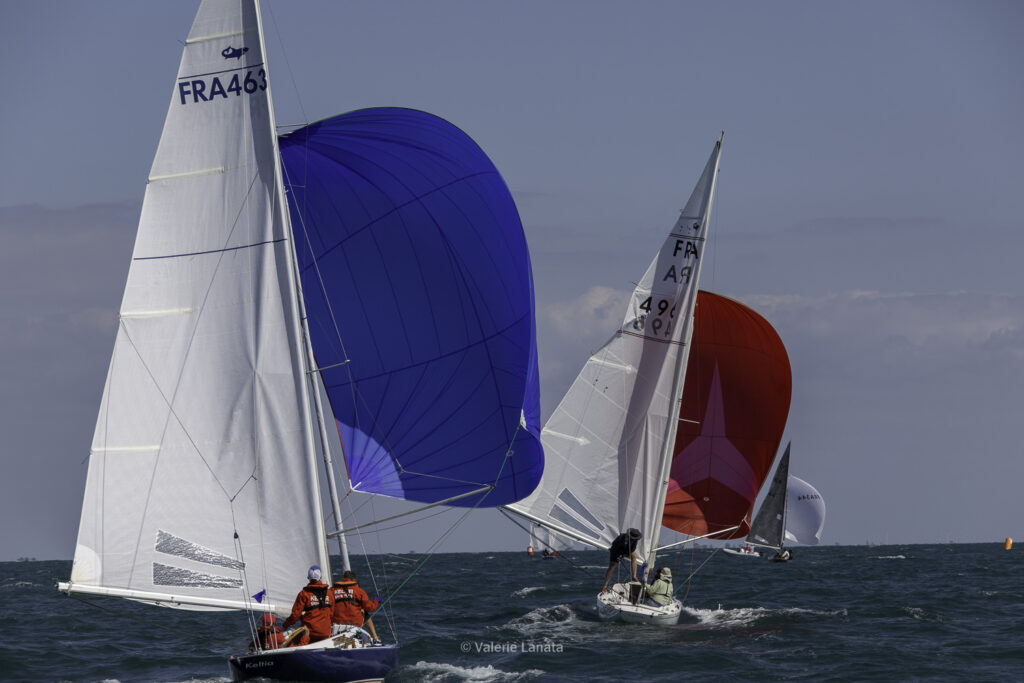 Sur le plan d'eau de Noirmoutier, s'est déroulé du 01 au 03 aout 2025 la régate Noirmoutier Classic. La régate regourpe une flotte de grands cloassiques dont Les 4 Pen Duick, et de nombreuses unités du YCC, ainsi qu'une flotte de métrique (8mJI, 6mJI, 5.5MJ), Requin, Dragon et petits classiques.